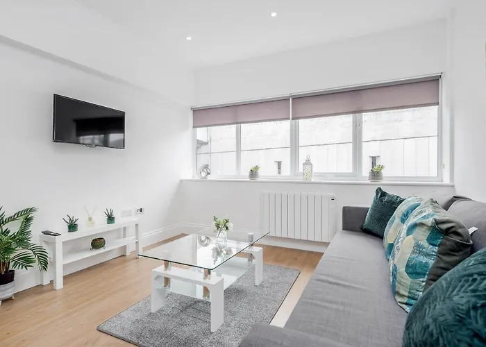 2 Bedroom Apartment At Modernview Serviced Accommodation Watford Town Centre F15