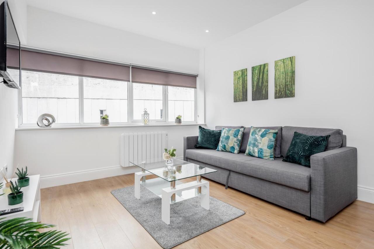 2 Bedroom At Modernview Serviced Watford Town Centre F15